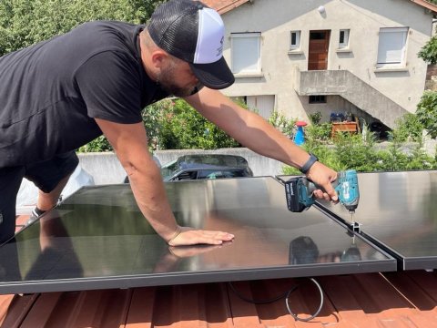 Installation panneaux solaires groupe isola energies en isère